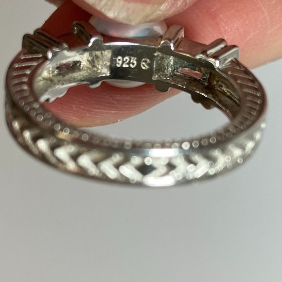 Cultured Freshwater Pearl (10mm) & Cubic Zirconia Ring In Sterling Silver 925 - Picture 6 of 8